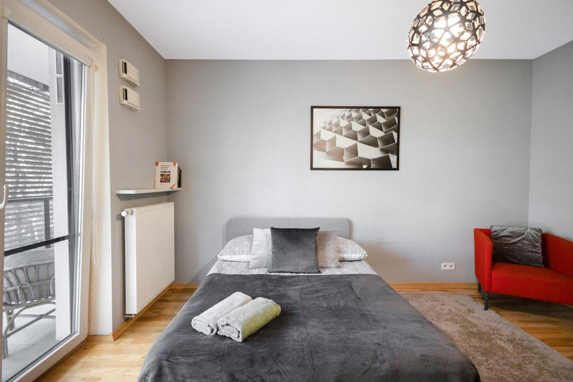 Butas Clicktheflat Artistic Estate *